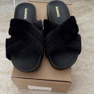 NEW in box Kaanas Black Velour Crisscross pool Slide Sandals
